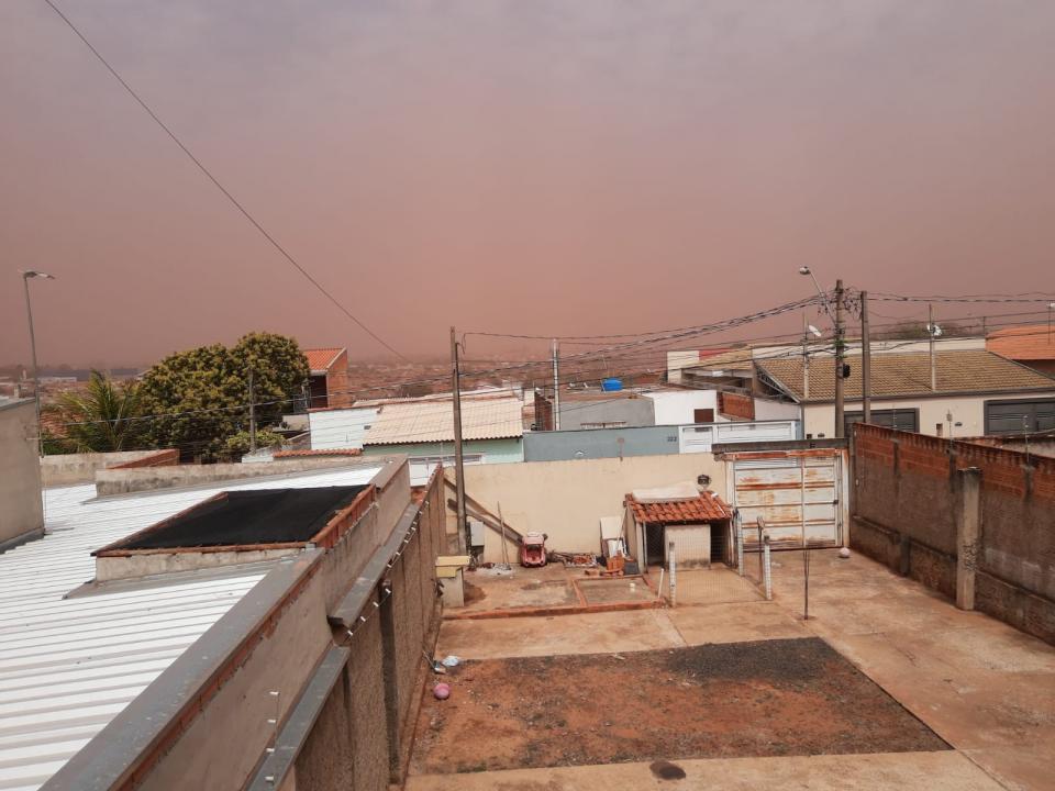Foto 8 de 13 — Tempestade de areia cobre o céu de Araraquara: veja fotos